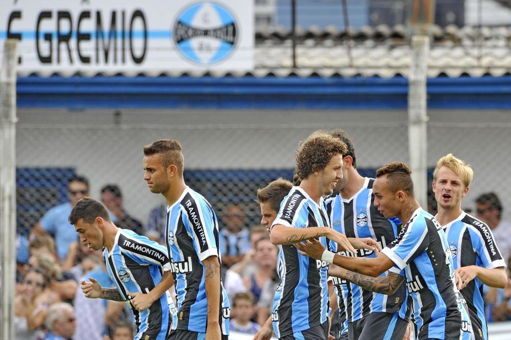 Em primeiro amistoso do ano, Grêmio vence Gramadense por 2 a 0