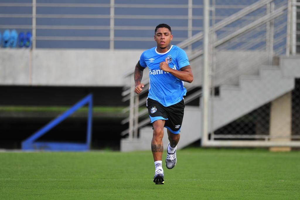 Reforço para a lateral, Wallace Oliveira fica fora de amistoso contra o Danubio e fará jogo-treino