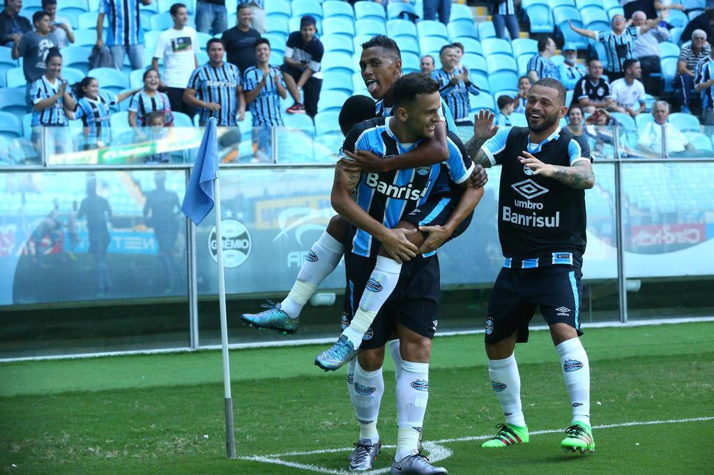 Jogadores destacam solidez defensiva e eficiência do ataque na vitória do Grêmio