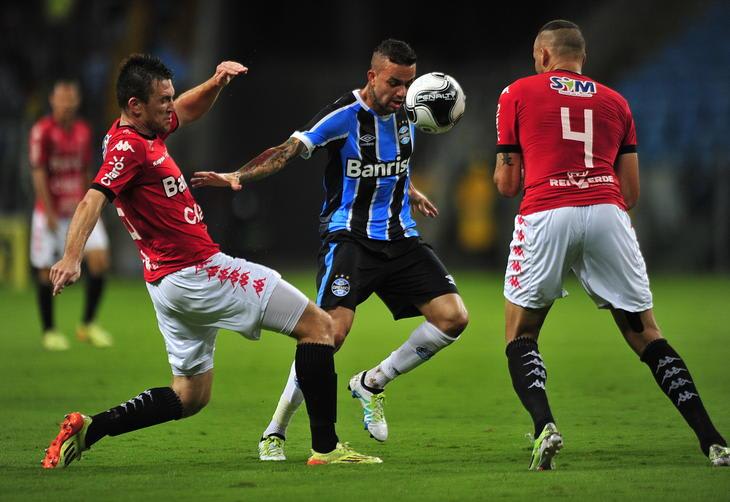 Grêmio goleia e viaja para Quito com a confiança no alto