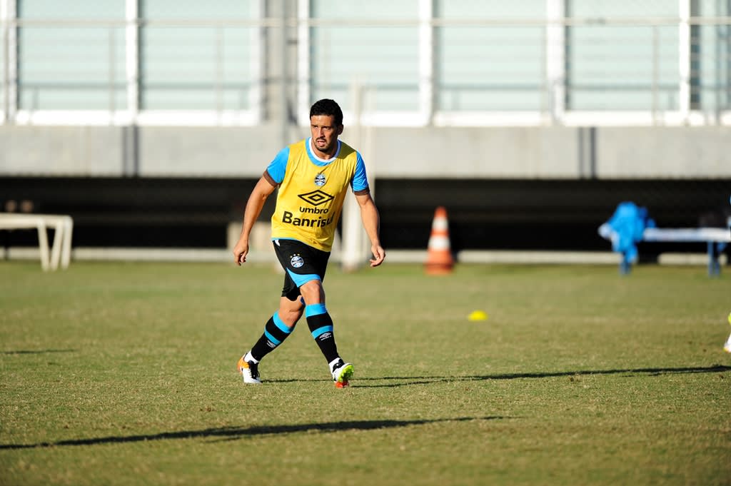 Edílson aparece no BID e está liberado para reestrear no Grêmio