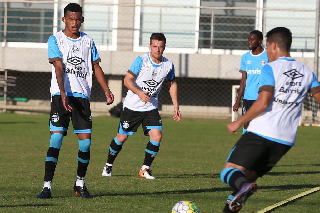 Roger encaminha Grêmio com Jaílson e Hermes contra a Chapecoense