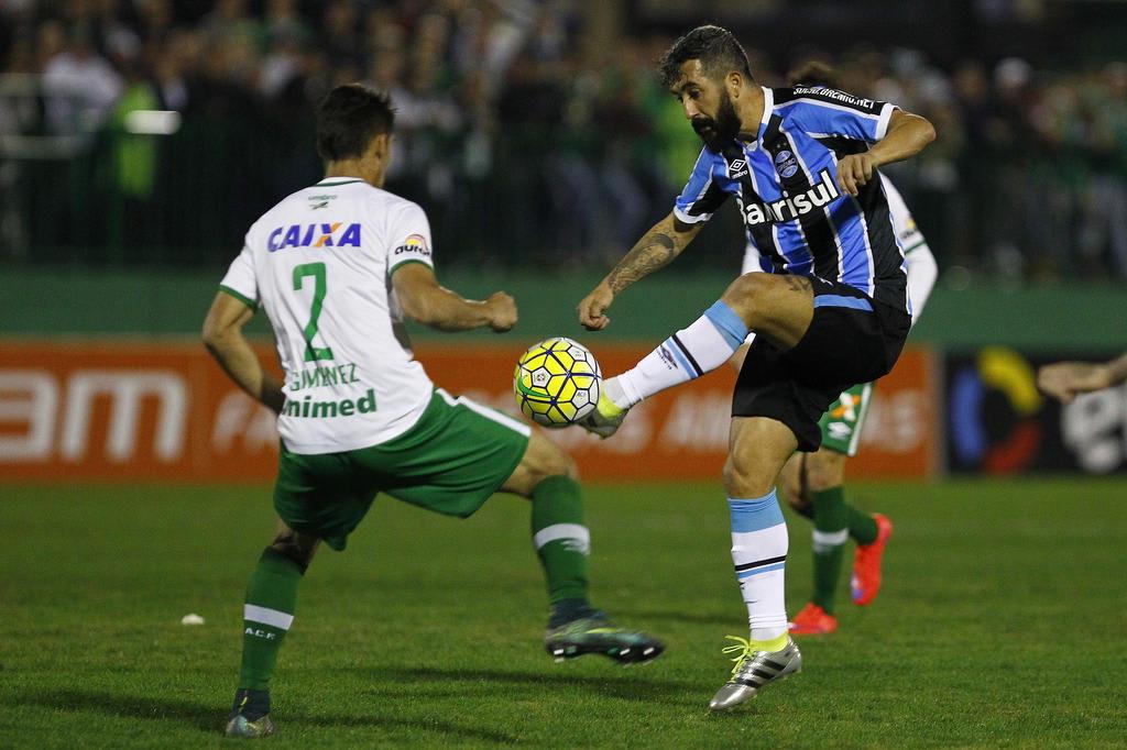 Leonardo Oliveira: bola aérea compromete o crescimento do Grêmio