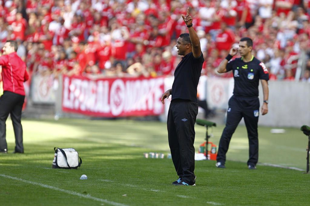 Roger diz que vitória terá impacto positivo e não poupa elogios: Interessados do começo ao fim