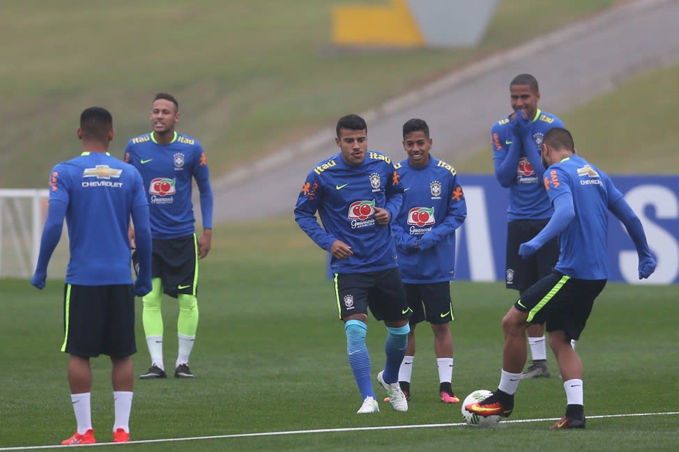 Luan é testado como titular na vaga de Gabigol em treino da seleção