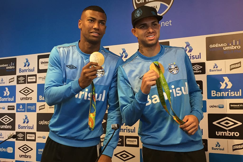 Após promessa de reajuste, Luan e Walace ainda não receberam aumento salarial do Grêmio