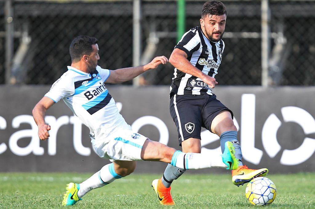 Líder em casa, Grêmio é apenas 10º como visitante no Brasileirão