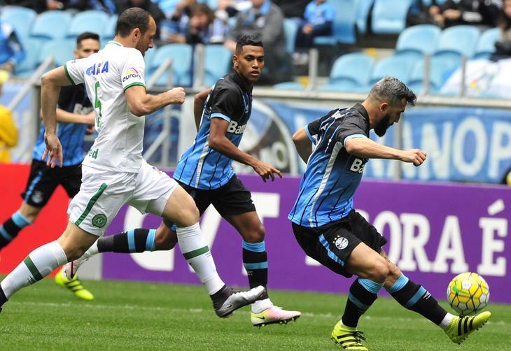 Poderíamos ter jogado melhor, reconhece meia do Grêmio após vitória