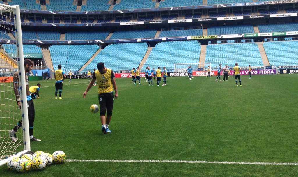 Em treino com presença da torcida, Renato mantém o mistério na escalação do Grêmio