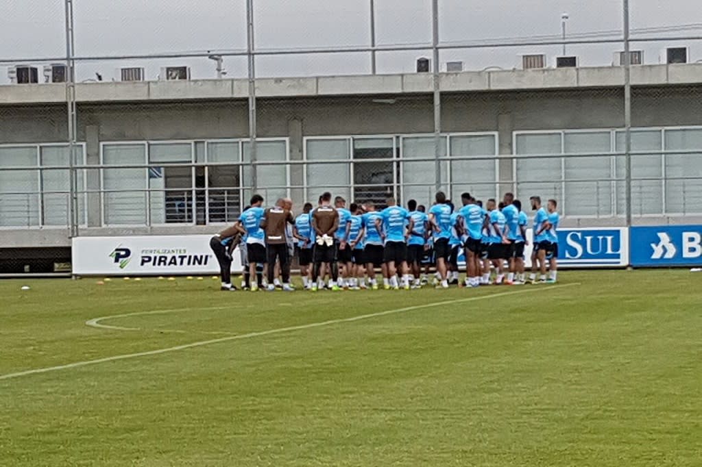 Com time definido e de olho na Copa do Brasil, Grêmio treina pênaltis antes da viagem a SP