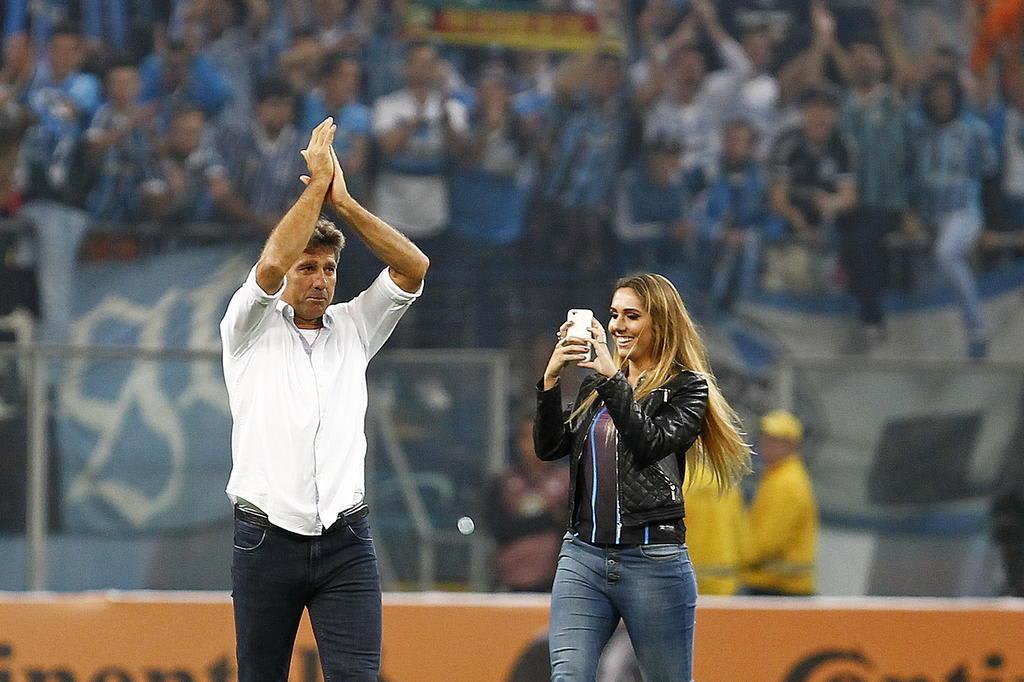 Após Grêmio perder mando de campo da final, Carol Portaluppi é hostilizada no Instagram