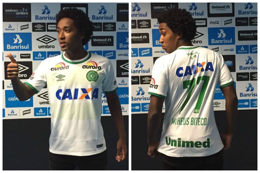 FOTO: Guilherme Biteco veste camisa do irmão na Arena