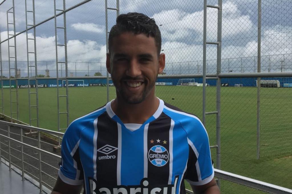 Liberdade, bom passe e boa finalização: novo volante do Grêmio, Michel explica como joga