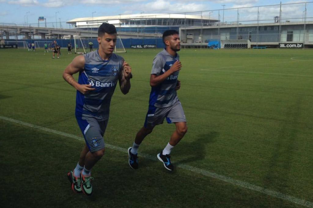 Volante Machado chama a atenção pela bola parada no Grêmio