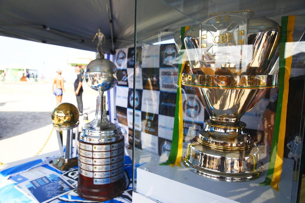 Caravana Tricolor leva taça da Copa do Brasil a Tramandaí