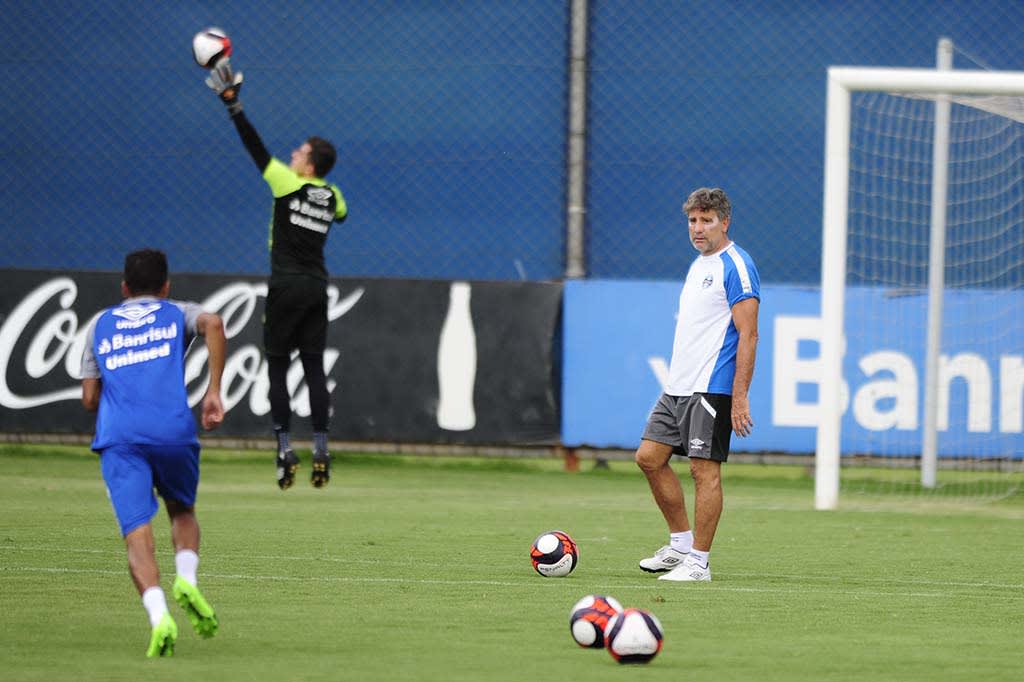 Renato fecha treino e não revela time que enfrenta o São José