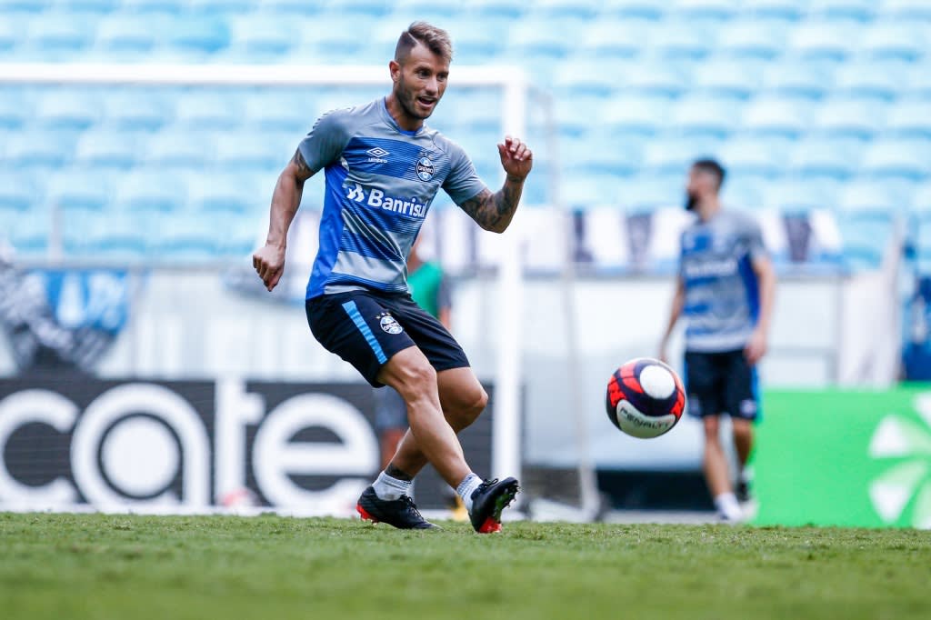 Estudiantes recua em negócio, e Gata Fernández é reintegrado no Grêmio