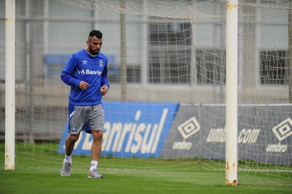 Mesmo com lesão de Maicon, Grêmio não pretende buscar reposição no mercado