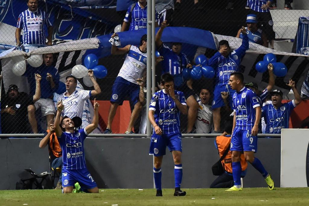 O rival do Grêmio procura um goleiro para terça-feira