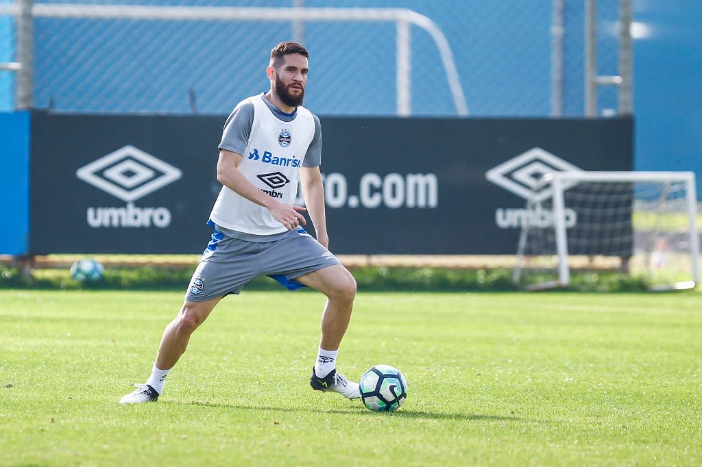 Grêmio deve ter voltas de Léo Moura e Marcelo Oliveira contra Palmeiras