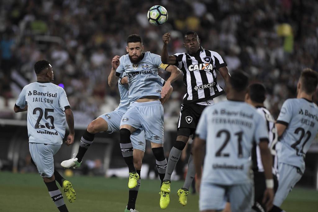 Com time misto, Grêmio perde para o Botafogo no Engenhão