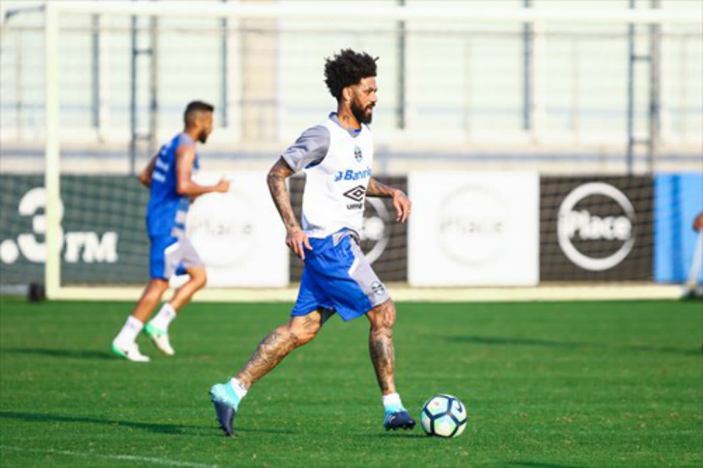 Liderança, garra e ostracismo: como Cristian tenta retomar sua carreira no Grêmio