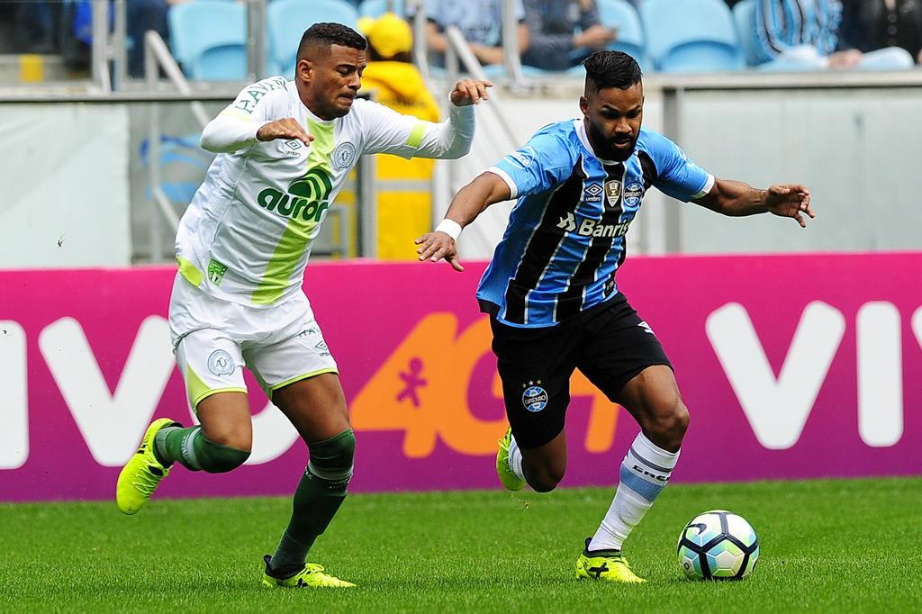 Com gol no final, Chapecoense vira e bate o Corinthians pela 1ª vez na  história