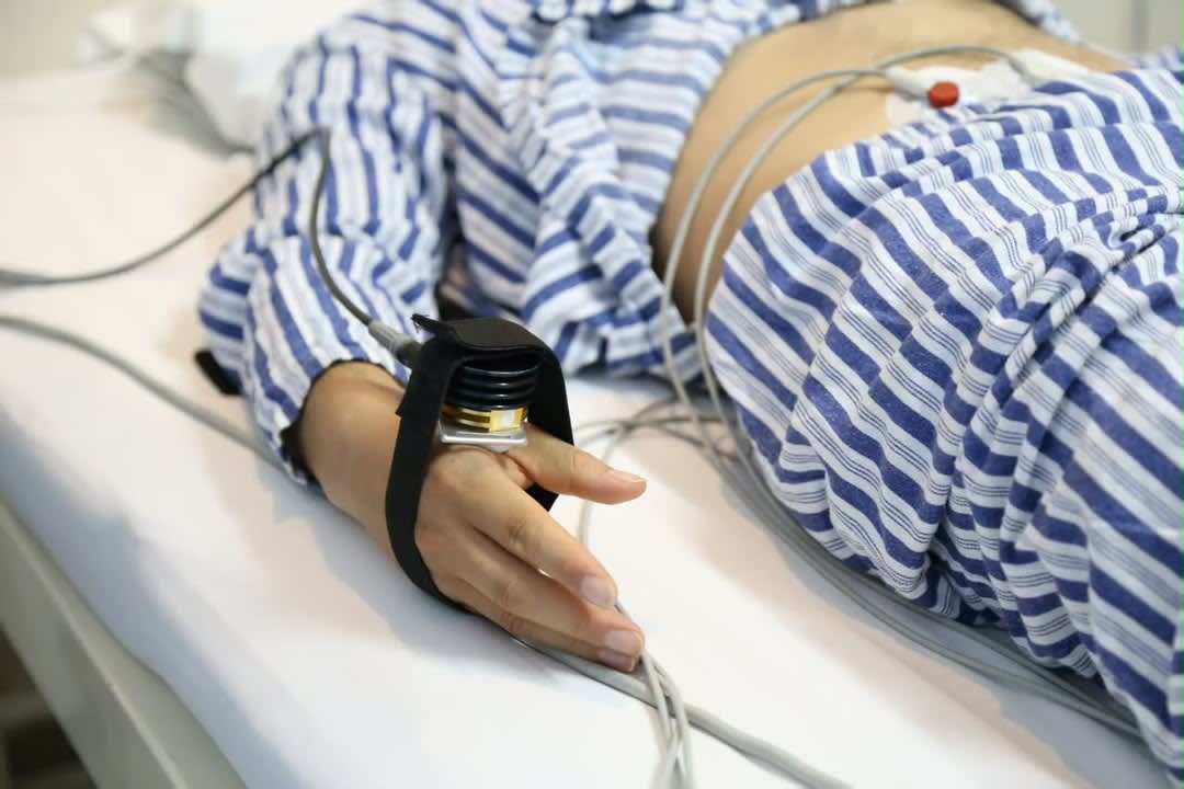 Advanced kidney disease treatment procedure performed by nephrology specialists at an international kidney hospital in China.