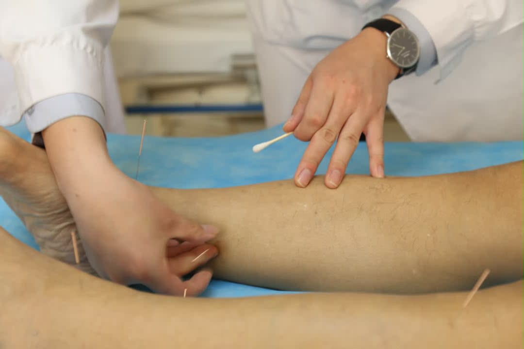 Advanced kidney disease treatment procedure performed by nephrology specialists at an international kidney hospital in China.