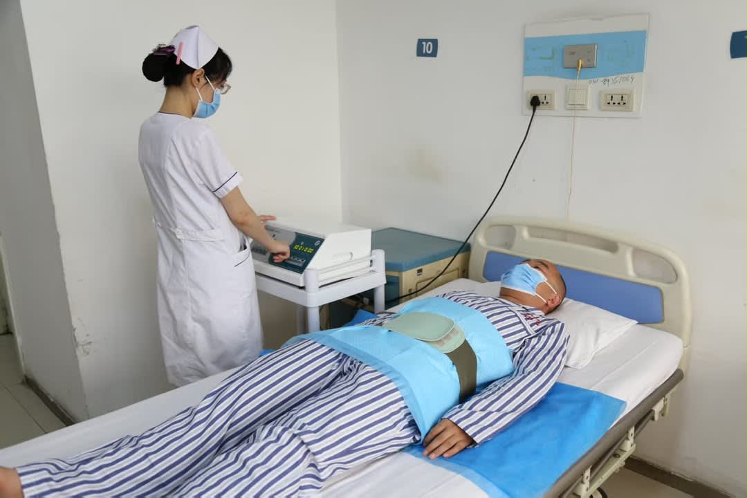 Traditional supportive kidney therapy performed as part of an integrated chronic kidney disease treatment program in China.