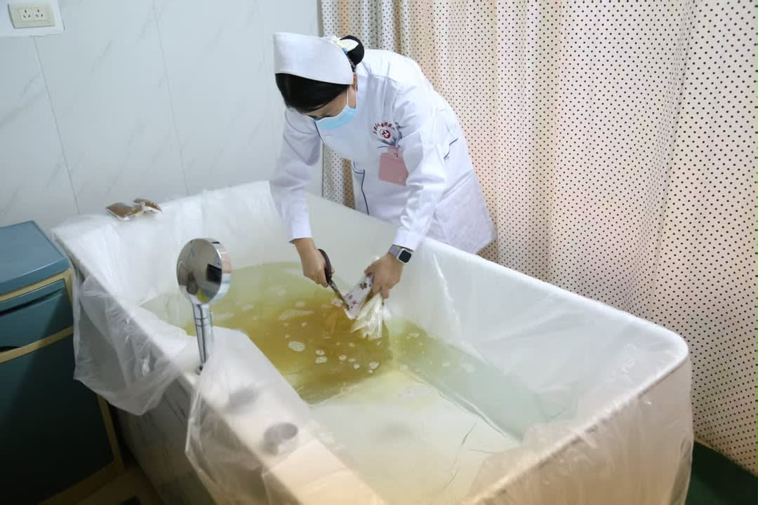 Advanced kidney disease treatment procedure performed by nephrology specialists at an international kidney hospital in China.