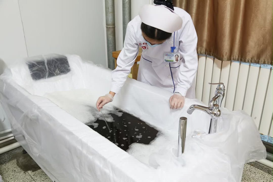 Advanced kidney disease treatment procedure performed by nephrology specialists at an international kidney hospital in China.