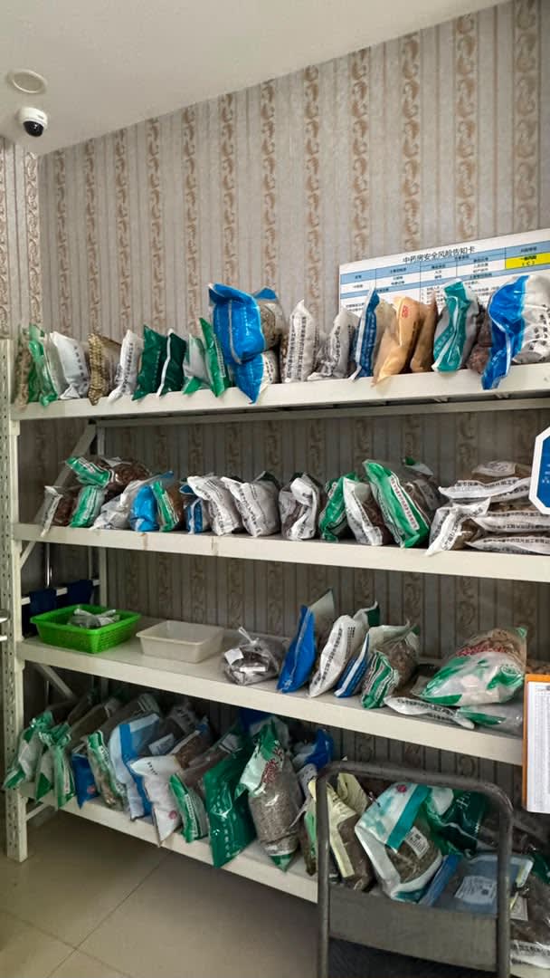 Clinical facilities and patient care supporting chronic kidney disease treatment at an international kidney hospital.