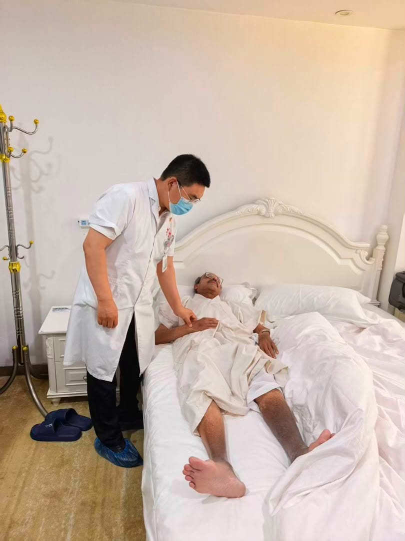 Clinical facilities and patient care supporting chronic kidney disease treatment at an international kidney hospital.