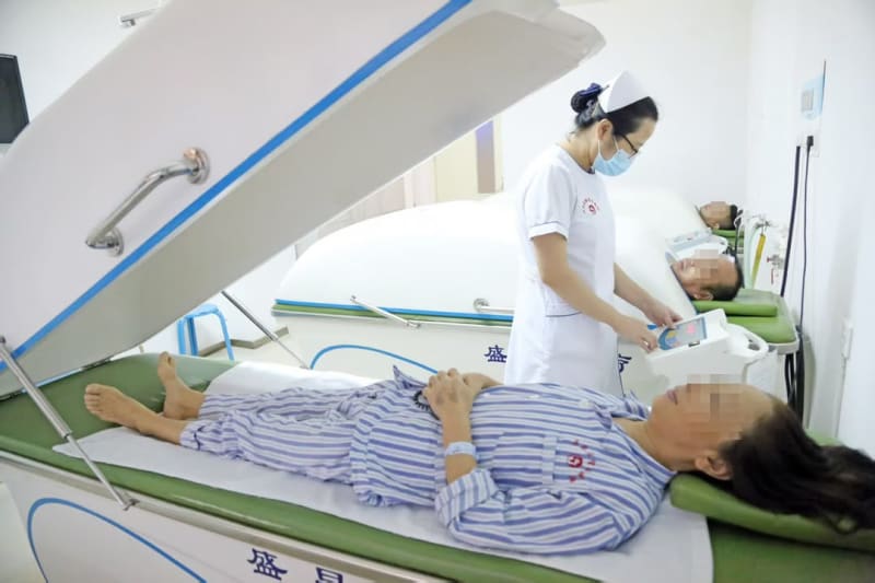 Advanced kidney disease treatment procedure performed by nephrology specialists at an international kidney hospital in China.