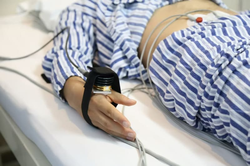 Advanced kidney disease treatment procedure performed by nephrology specialists at an international kidney hospital in China.