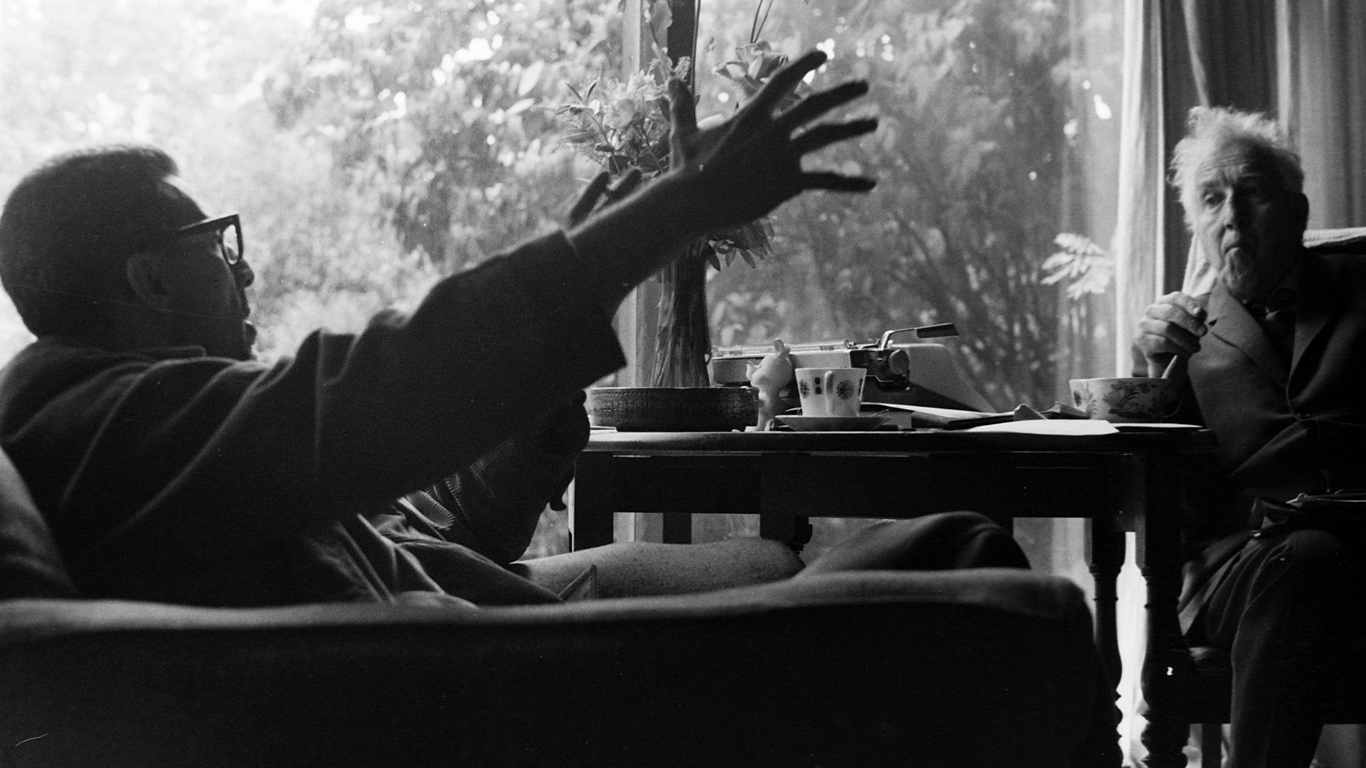 Idries Shah 'talking with his hands'
