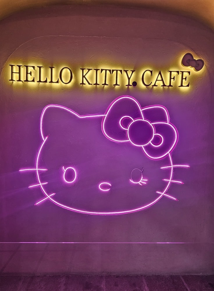 Tour Hello Kitty Café