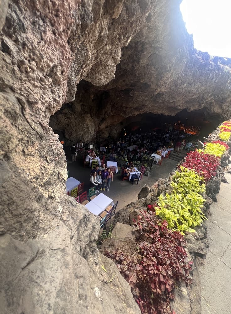 Tour Restaurante La Gruta