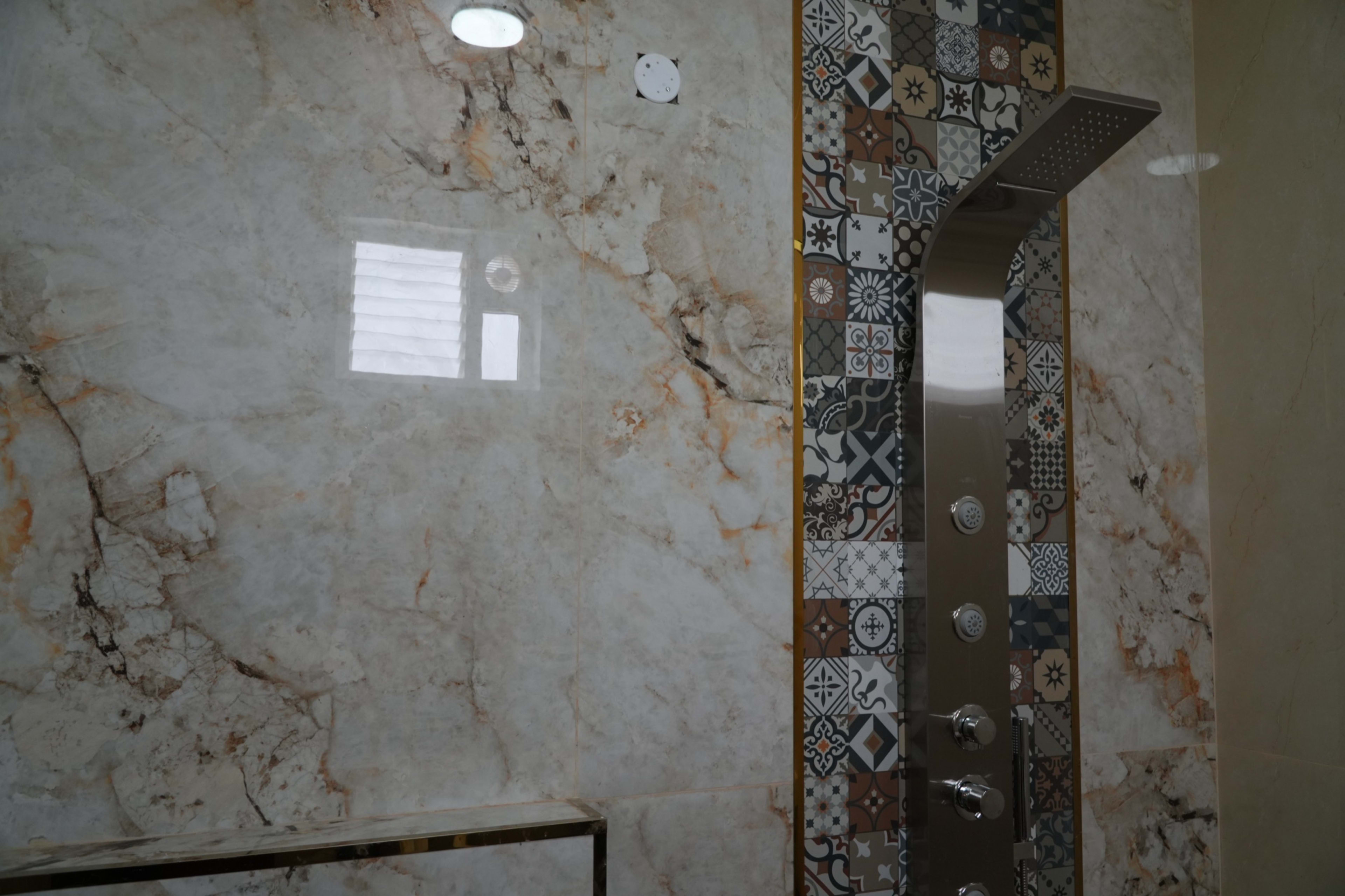 Bathroom with 24-hour hot water — UJ Pallazzio, Tiruvannamalai
