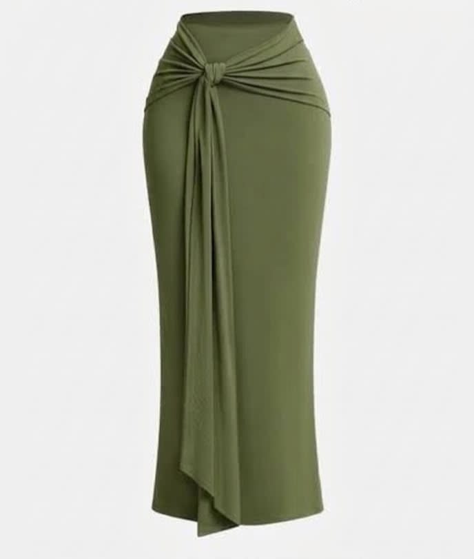 Green knotted skirt