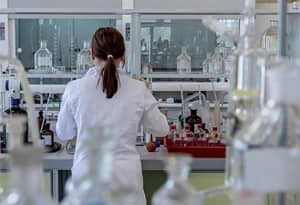 Photo of a technician in a laboratory to illustrate medical and scientific translations