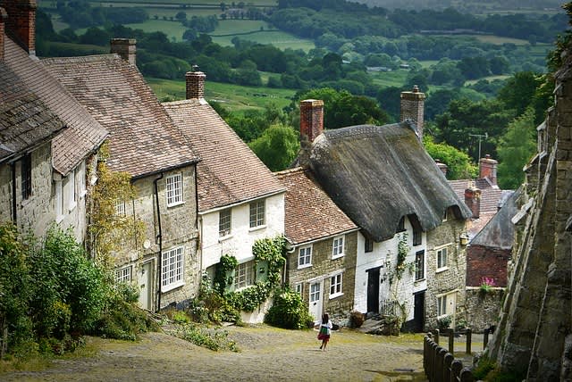 england-shaftsbury Photo of an iconic British village in Shaftsbury England for our professional English translations page