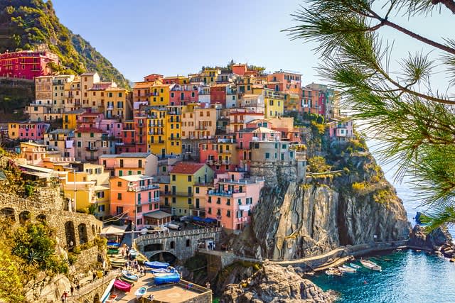 houses-4093227_640 Image of Cinque Terra in Italy for our professional Italian translations page