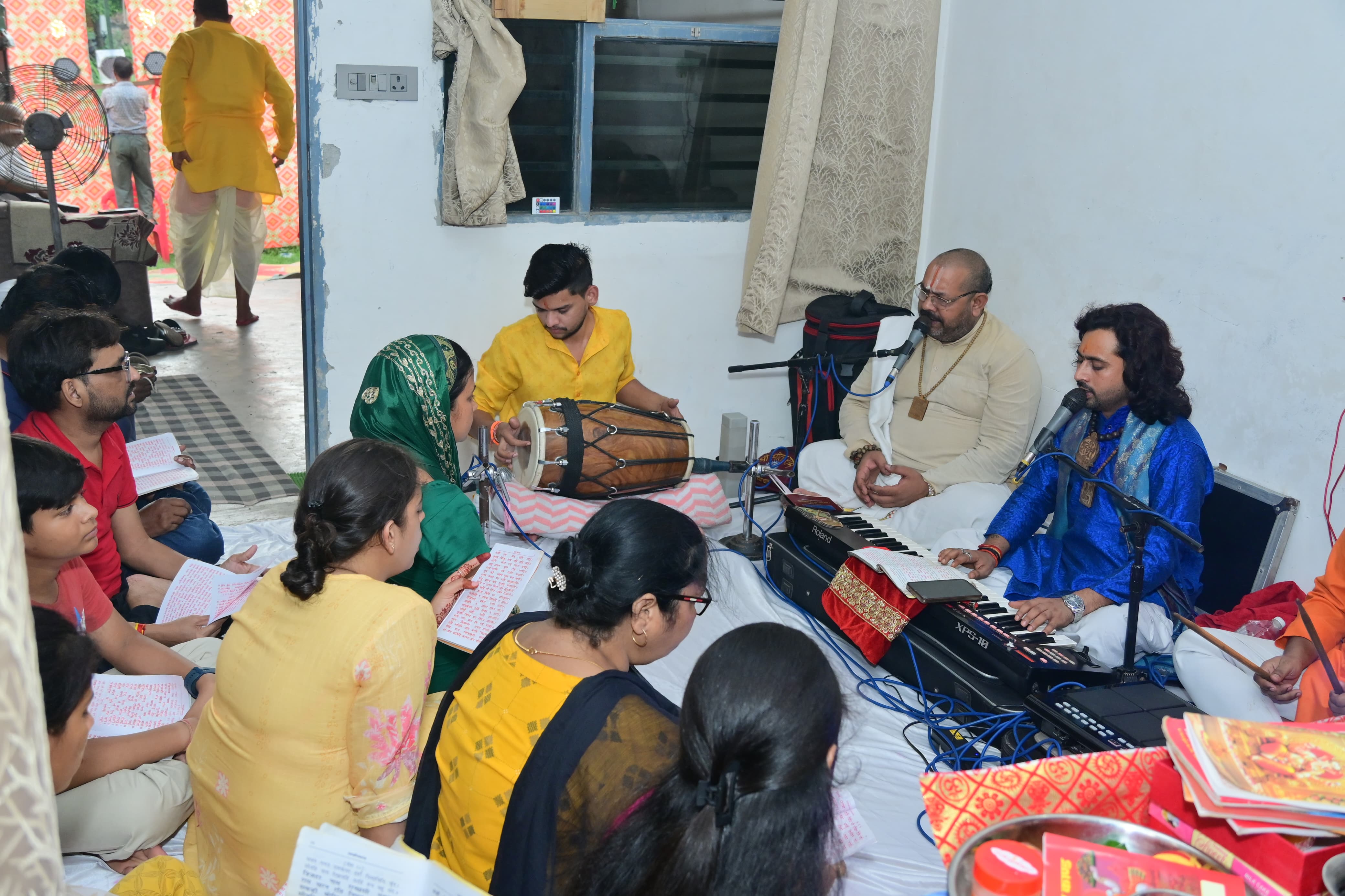 Temple Kirtan and devotional program by Kunjbihari Sankirtan Mandal