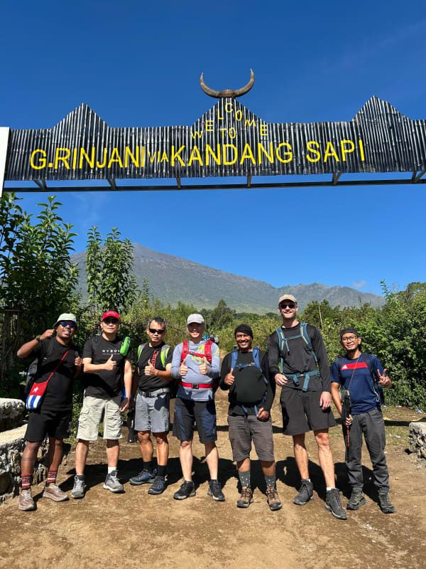 Paket Trekking Gunung Rinjani 4 Hari 3 Malam Puncak & Danau (Sembalun - Senaru)