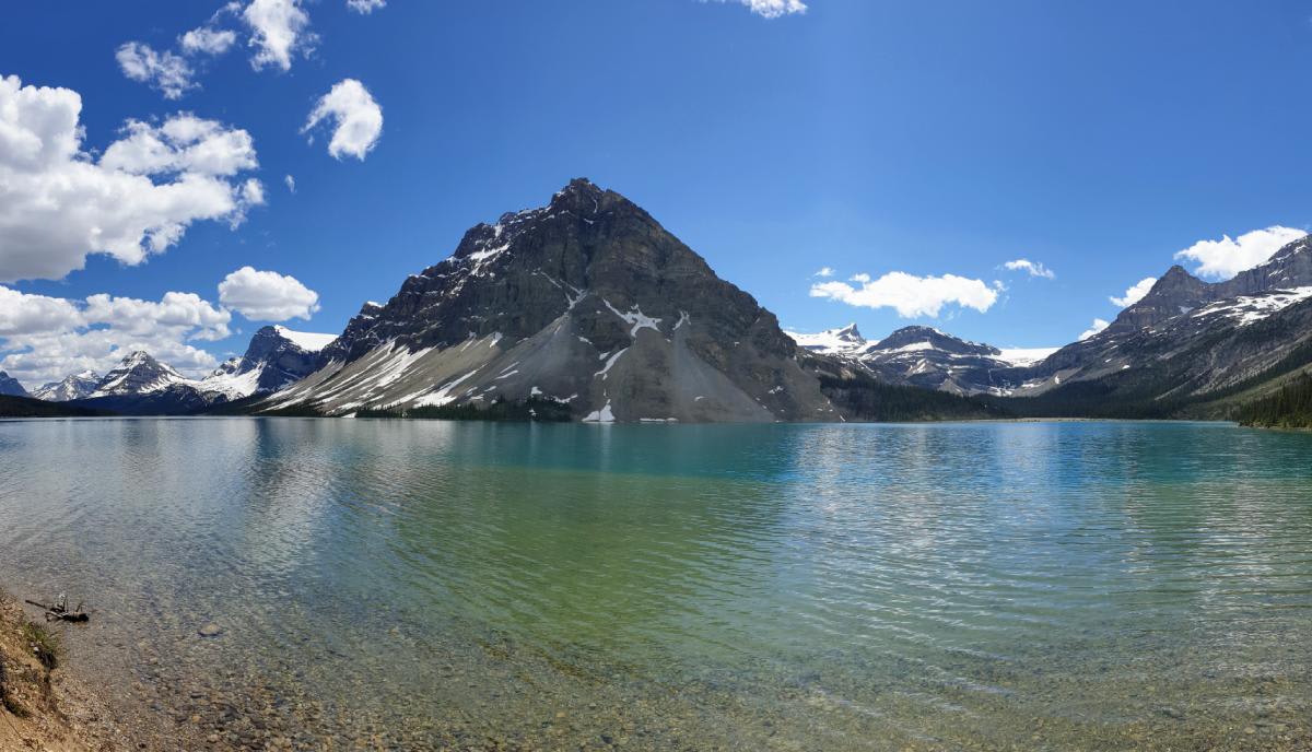 אגם "בו" (Bow Lake) בדרך אל מפלי קרחון ה-"בו" (Bow Glacier Falls), באנף, קנדה אגם "בו" (Bow Lake) בדרך אל מפלי קרחון ה-"בו" (Bow Glacier Falls), באנף, קנדה