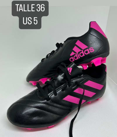 Adidas negro con fuscia
