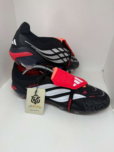 Predator negro y rojo