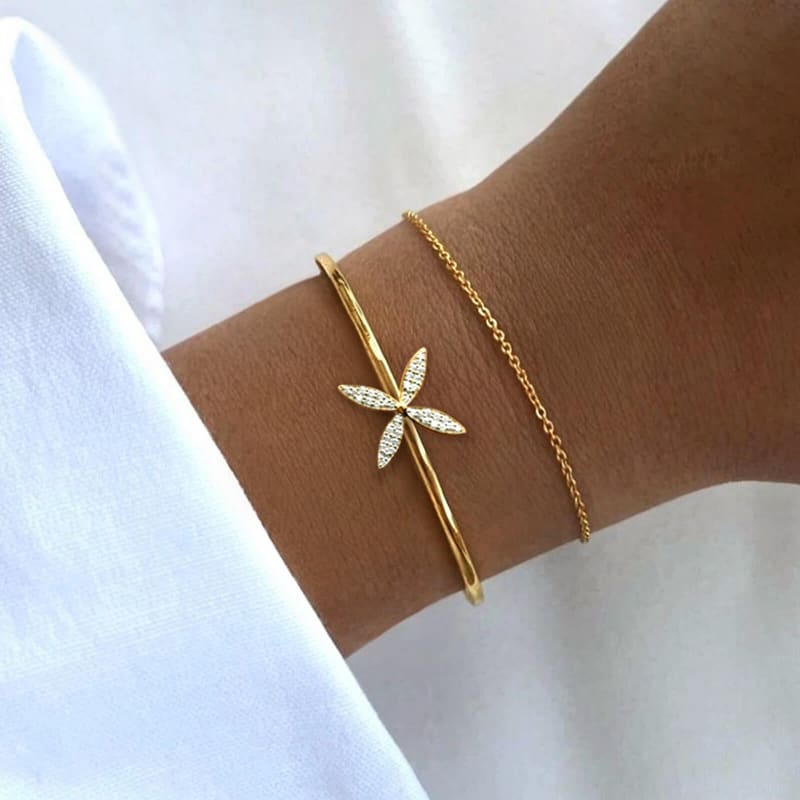 Round Cut Unique Cluster Diamond Flower Design Bangle Bracelet